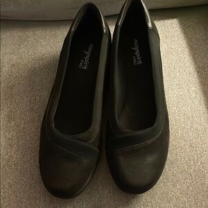 NWOT  Easy Spirit Black Flats Classic Slip-On Design.